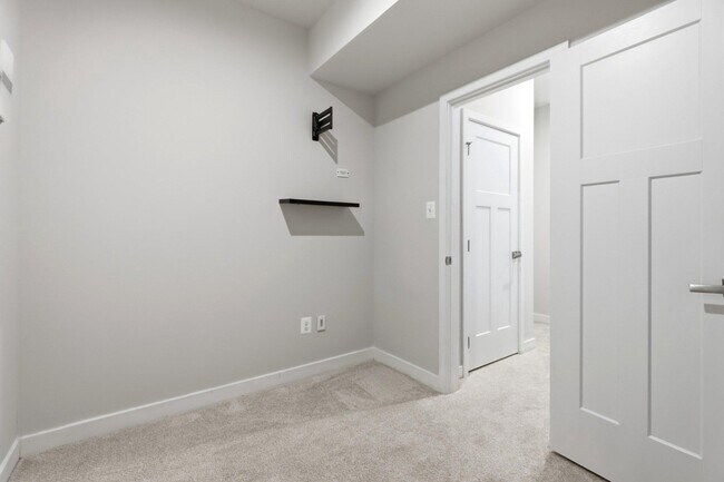 Building Photo - 5714 Richmanor Terrace