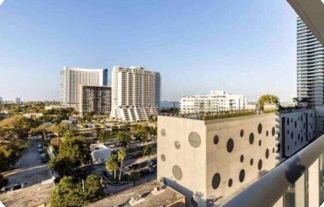 Building Photo - 501 NE 31st St