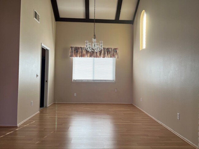 Building Photo - ***Move In Special.  Half off 1st month's ...