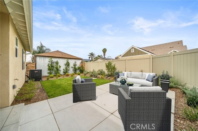 Building Photo - 800 N Amelia Ave