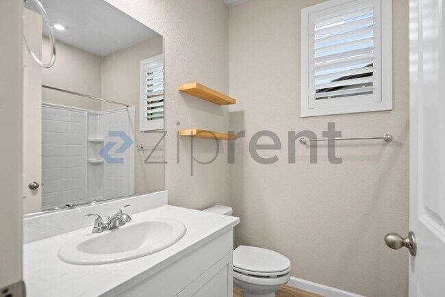 Building Photo - 572 Delicato Dr