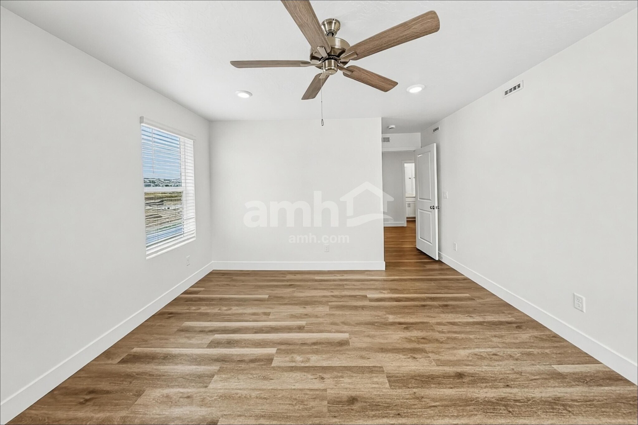Building Photo - 5498 Damfield Ln