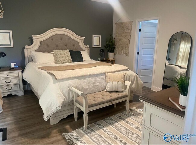 Building Photo - 17664 Eastmoor St