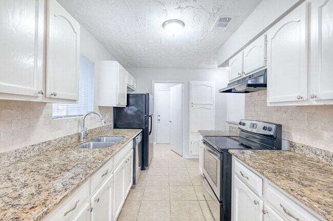 Building Photo - 4611 Wee Lassie Ln