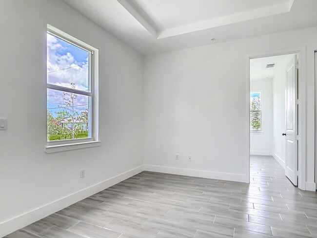 Building Photo - 260 West Dr