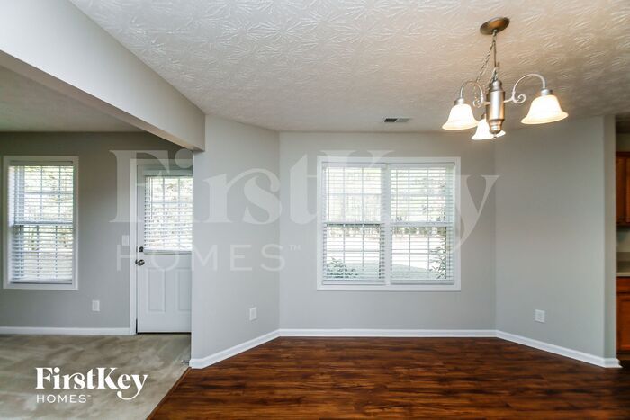 Building Photo - 304 Hickory Creek Ln