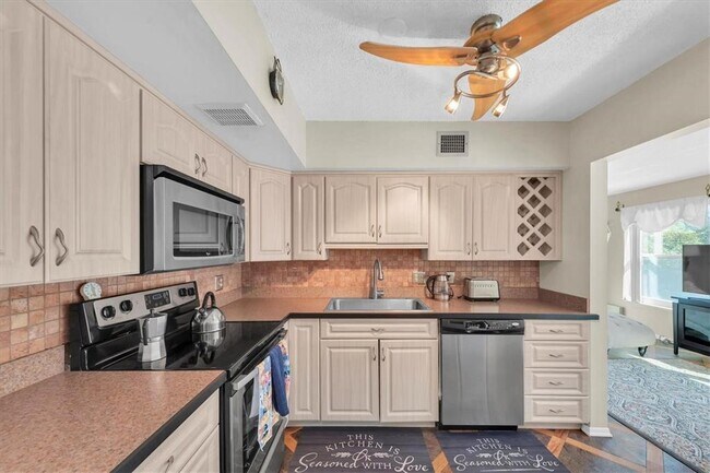Building Photo - 2469 Franciscan Dr