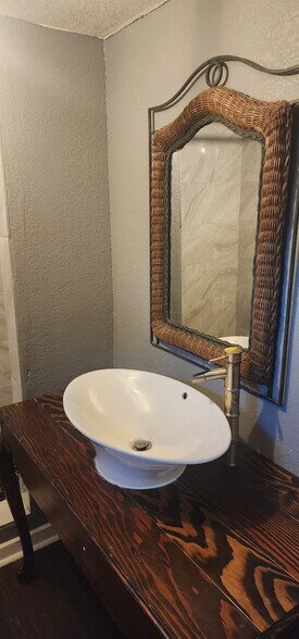 Building Photo - 3737 Maywood Ave