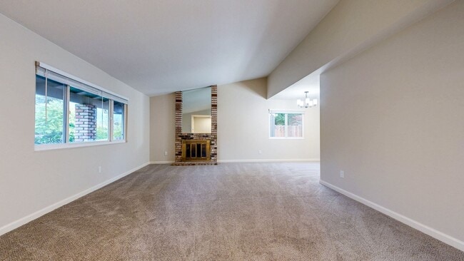 Building Photo - Meticulously Maintained Four Bedroom Singl...