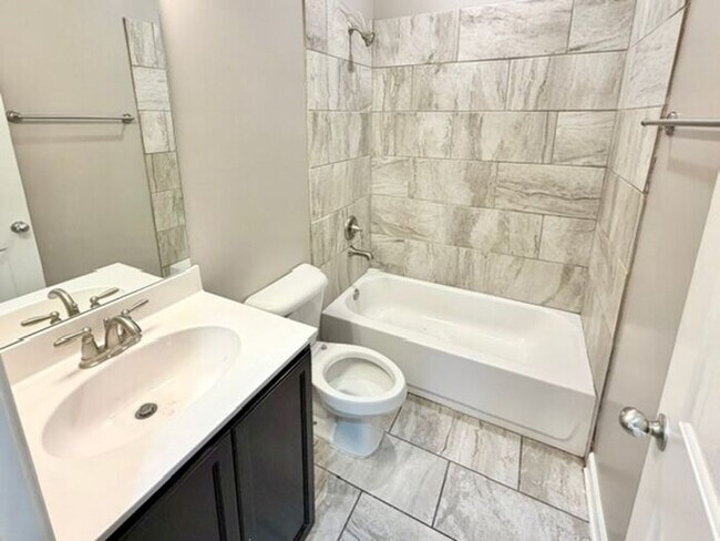 Building Photo - Now Leasing a 5-bedroom 3 bath home in Olive Branch. Available Now!