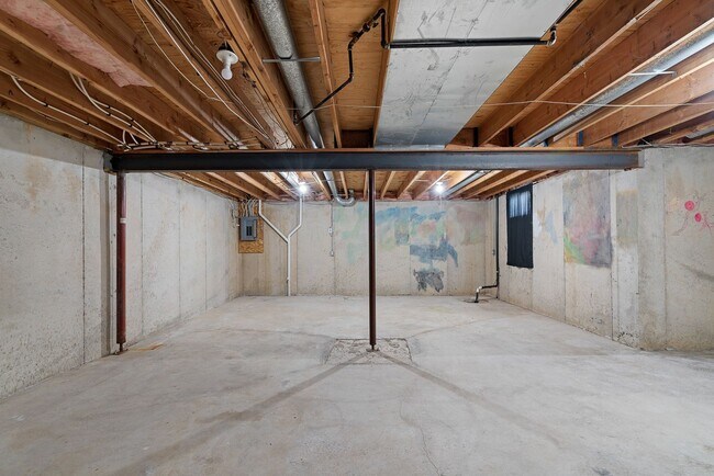 Building Photo - {13862} Spacious townhome in Prime Location + Maintenance Provided Community + Neighborhood Pool ...