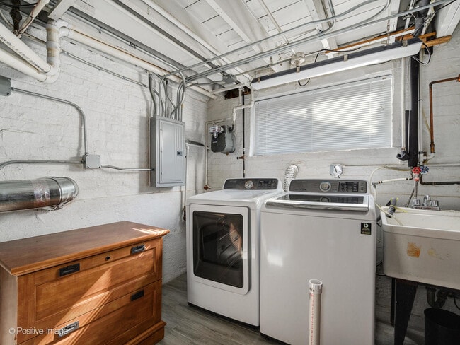 Building Photo - 7225 E Prairie Rd