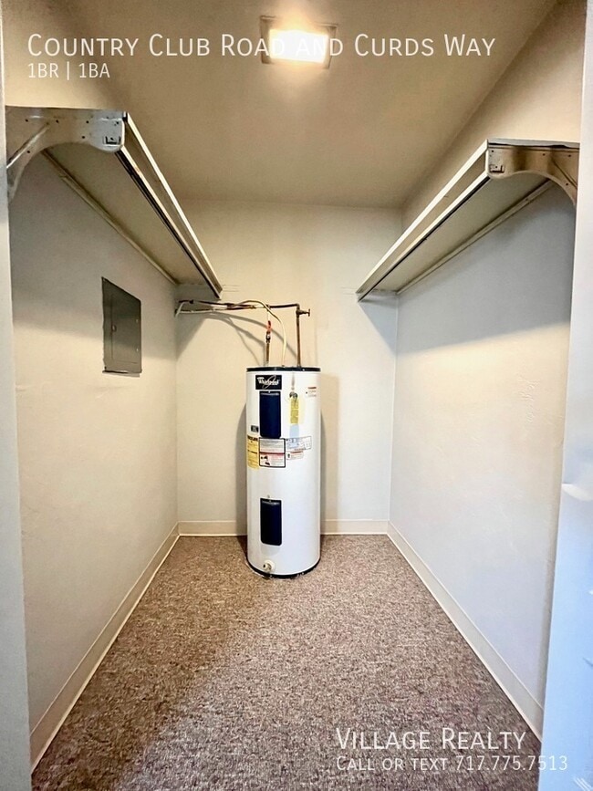 Building Photo - 681 Country Club Rd