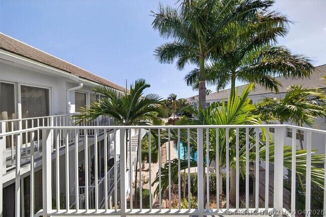 Building Photo - 2725 NE 8th Ave