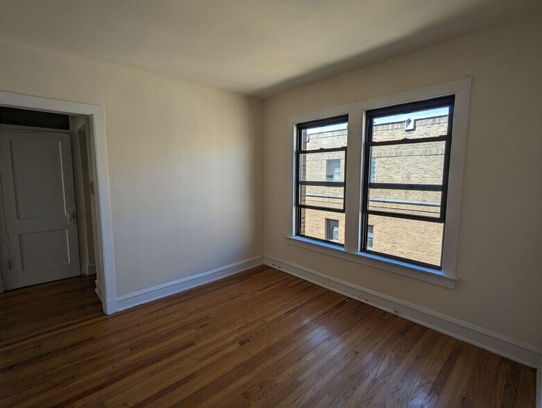 Building Photo - 2649 N Spaulding Ave