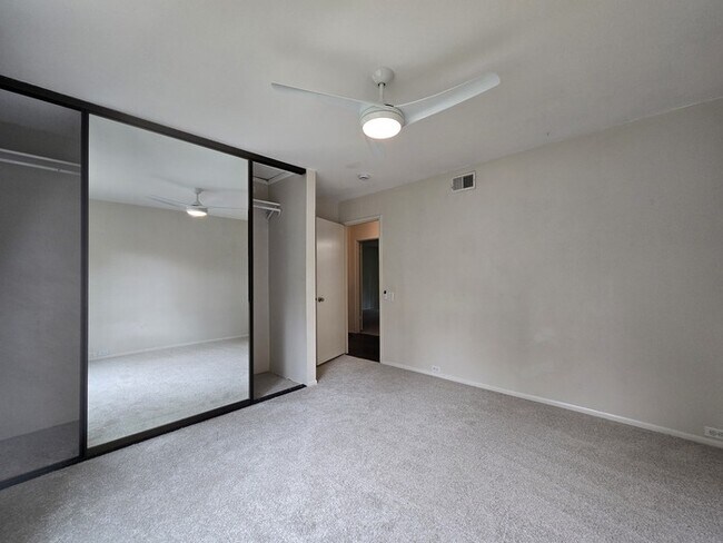 Building Photo - 1036 Vanderbilt Way