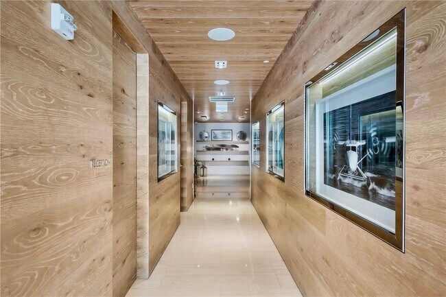 Building Photo - 401 N Birch Rd