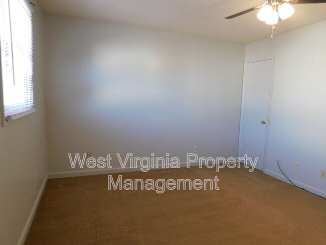 Building Photo - 219 Cardinal Wy