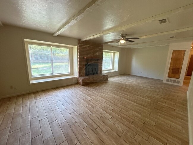 Building Photo - 2401 Mather Dr