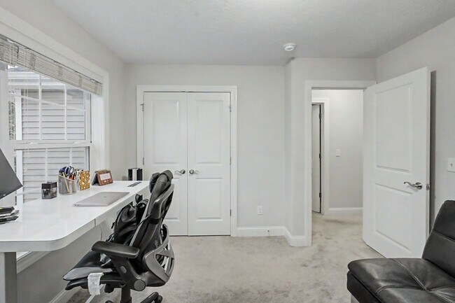 Building Photo - Spacious 4-Bedroom, 3.5-Bathroom Townhome & 2-Car Garage-West Champaign