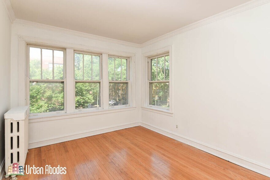 Building Photo - 5023 N Winchester Ave