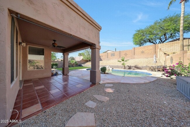 Building Photo - 1642 W Windsong Dr