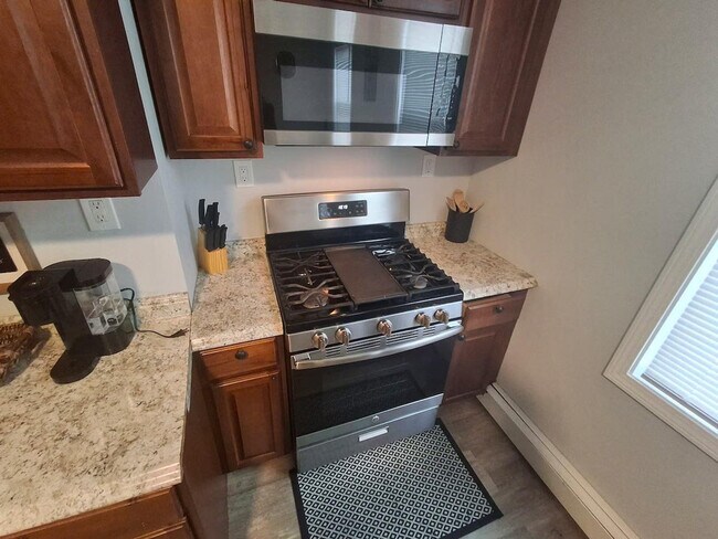 Building Photo - 474 Manton Ave