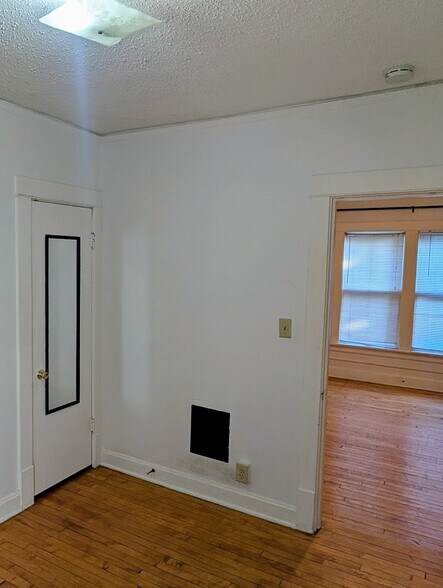 Building Photo - 2069 Winnebago St