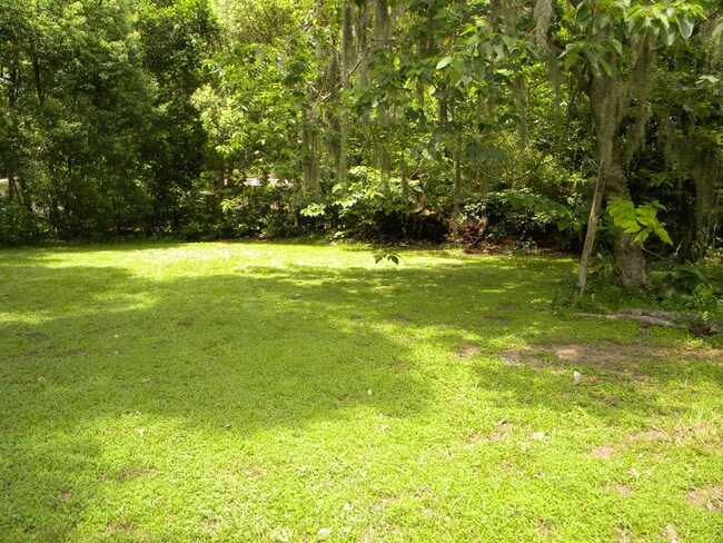 Building Photo - 1014 NE 8th Ave