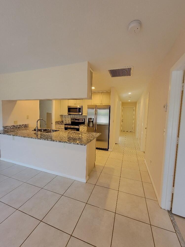 Building Photo - 1087 Goldenrod Rd