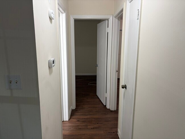 Building Photo - 4832 Hollenden Dr