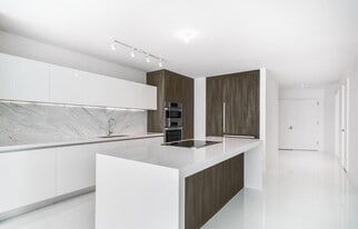 Building Photo - 851 NE 1st Ave