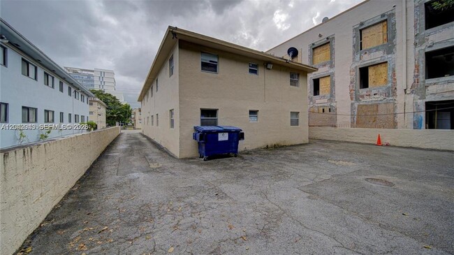 Building Photo - 427 SW 6th St