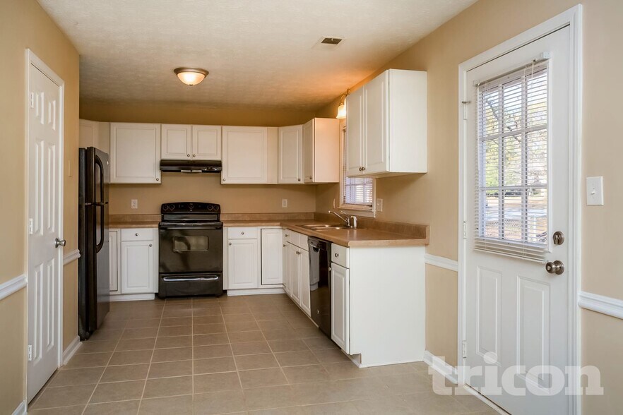 Building Photo - 1631 Quail Run SW