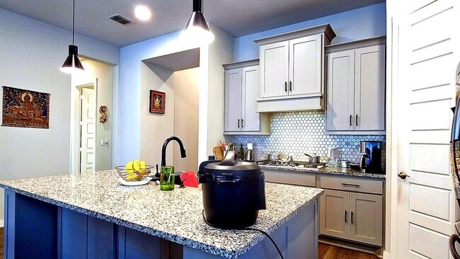 Building Photo - 8001 Silhouette St