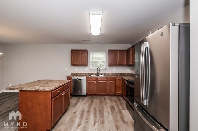Building Photo - 623 Hunley St