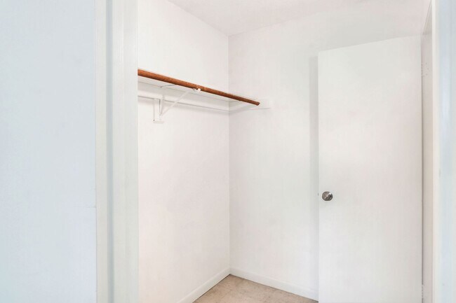 Building Photo - 2-Bedroom, 1-Bathroom Condo in Winter Haven
