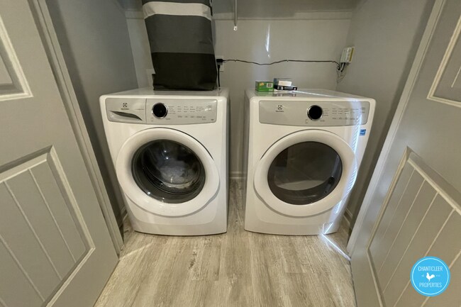 Building Photo - 201 Socket St