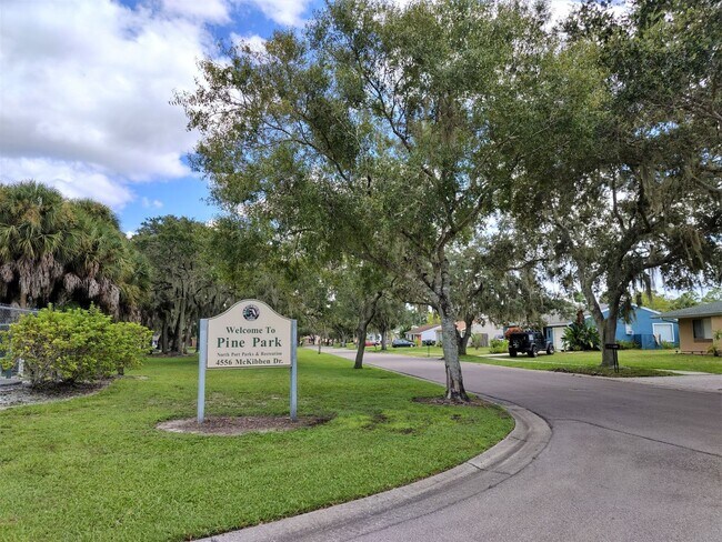 Building Photo - Annual Rental: Fully Remodeled! Charming Single-family Home with Single car garage