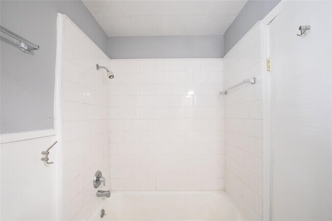 Building Photo - 1811 E 39th St