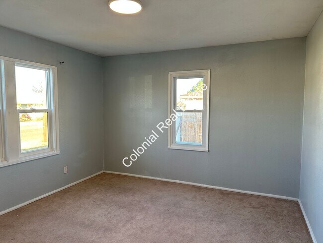 Building Photo - 205 E Tierra Blanca Rd