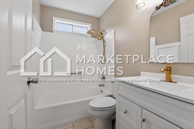 Building Photo - 114 Oak Ct