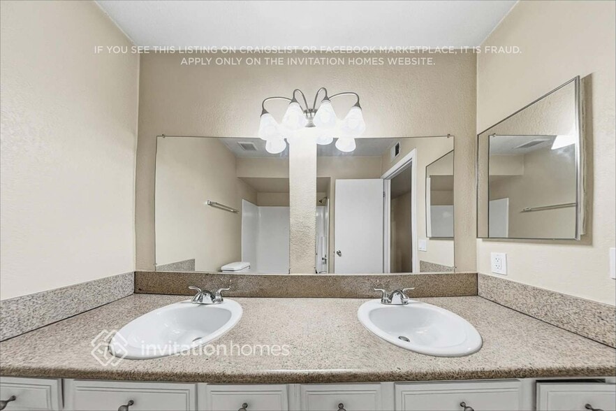 Building Photo - 3538 E Anderson Dr