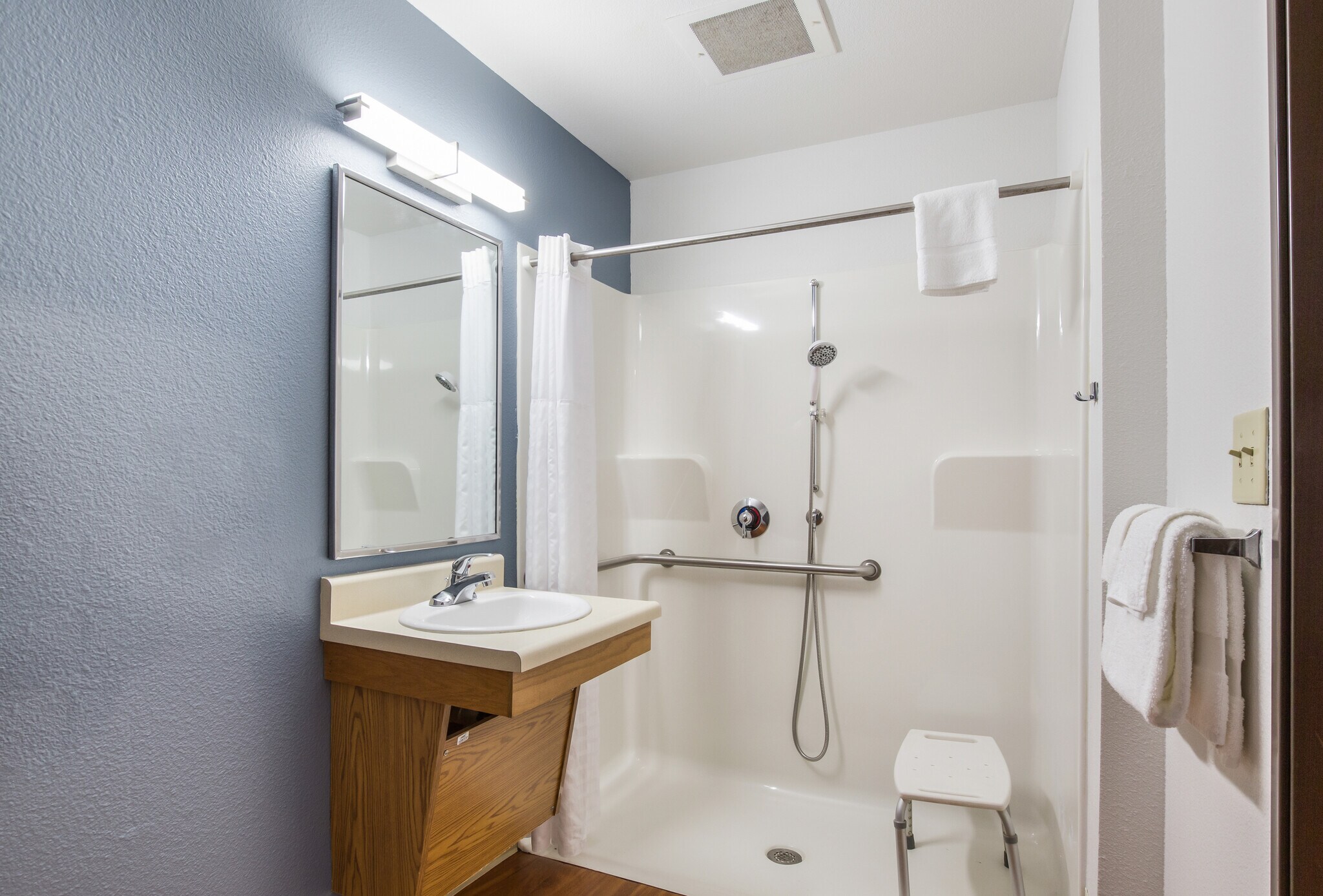 Building Photo - Furnished Studio-Ocala