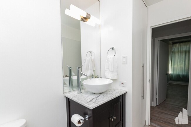 Building Photo - 211 E Ohio St