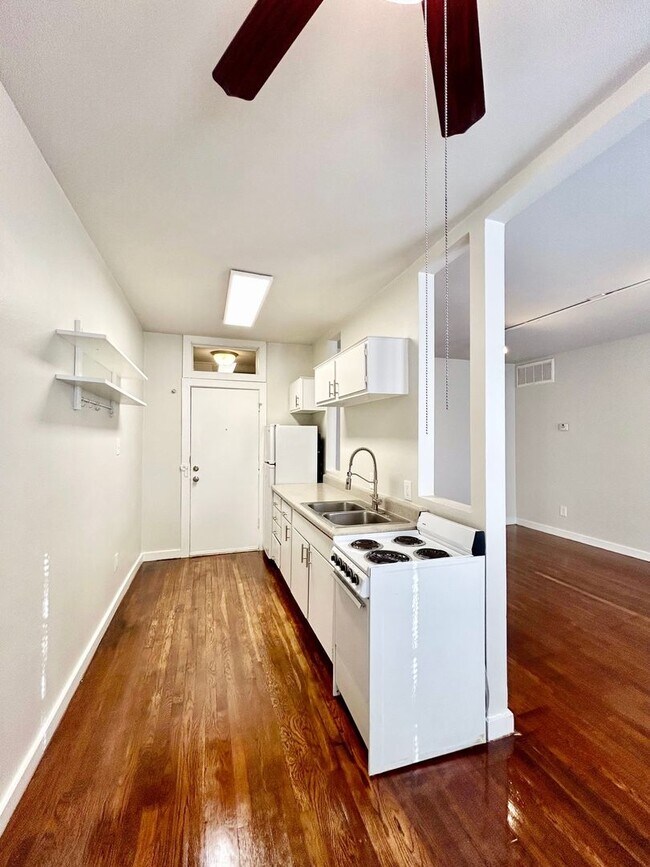 Building Photo - 4021 Mandell St