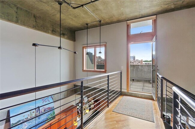 Building Photo - 640 Glen Iris Dr NE