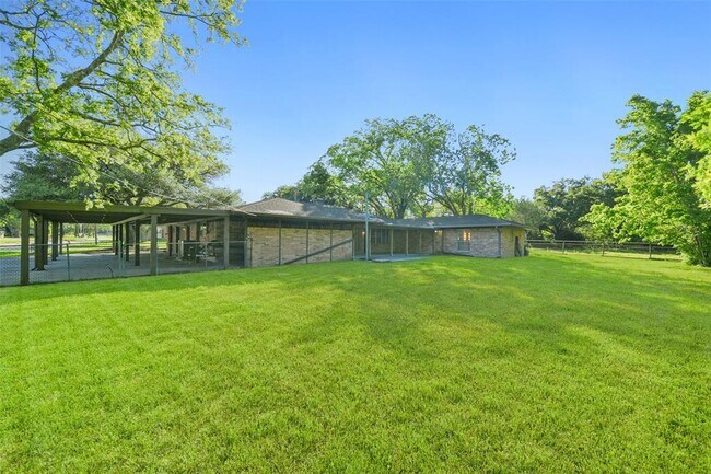Building Photo - 502 Misty Ln