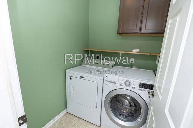 Building Photo - 1108 NE 7th Ln
