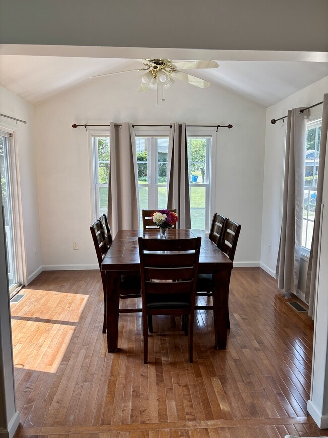 Building Photo - 12 Picardy Pl